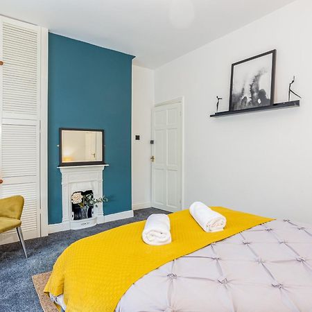 Coronation House By Yourstays - 3 Bedroom House In Newcastle-Under-Lyme Stoke-on-Trent Dış mekan fotoğraf