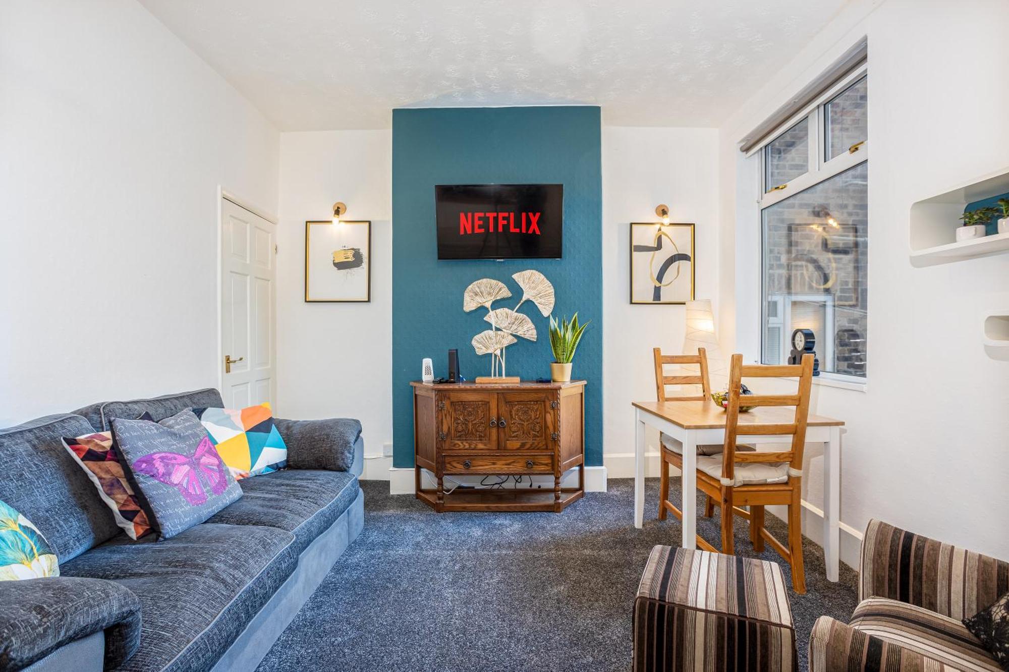 Coronation House By Yourstays - 3 Bedroom House In Newcastle-Under-Lyme Stoke-on-Trent Dış mekan fotoğraf