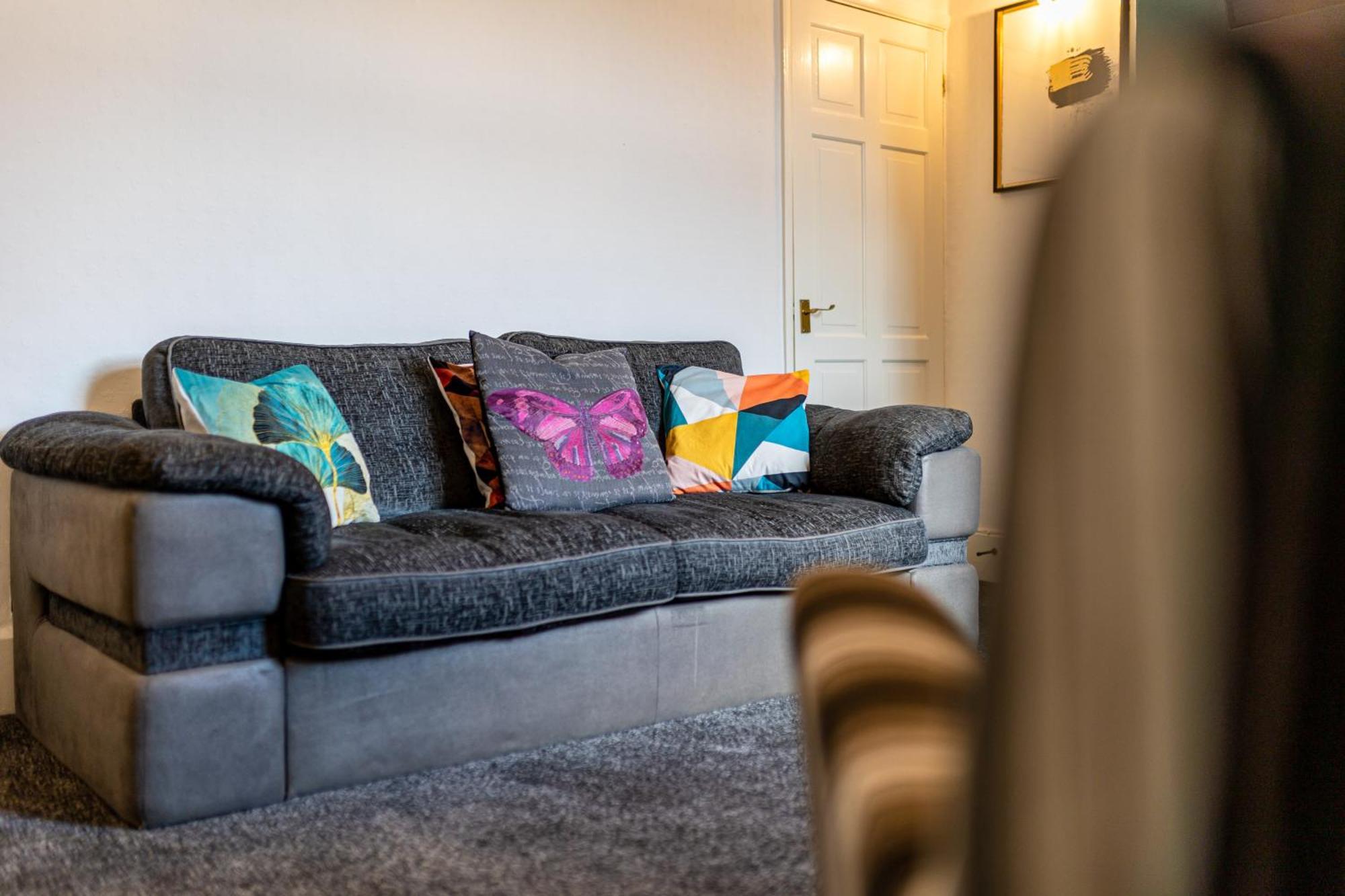 Coronation House By Yourstays - 3 Bedroom House In Newcastle-Under-Lyme Stoke-on-Trent Dış mekan fotoğraf