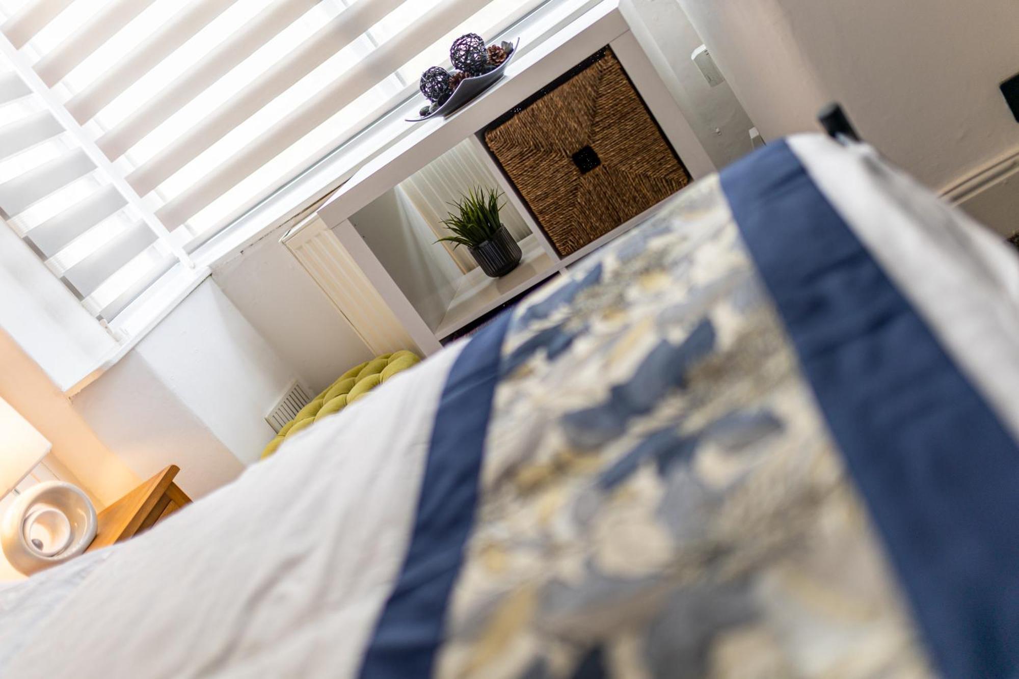 Coronation House By Yourstays - 3 Bedroom House In Newcastle-Under-Lyme Stoke-on-Trent Dış mekan fotoğraf