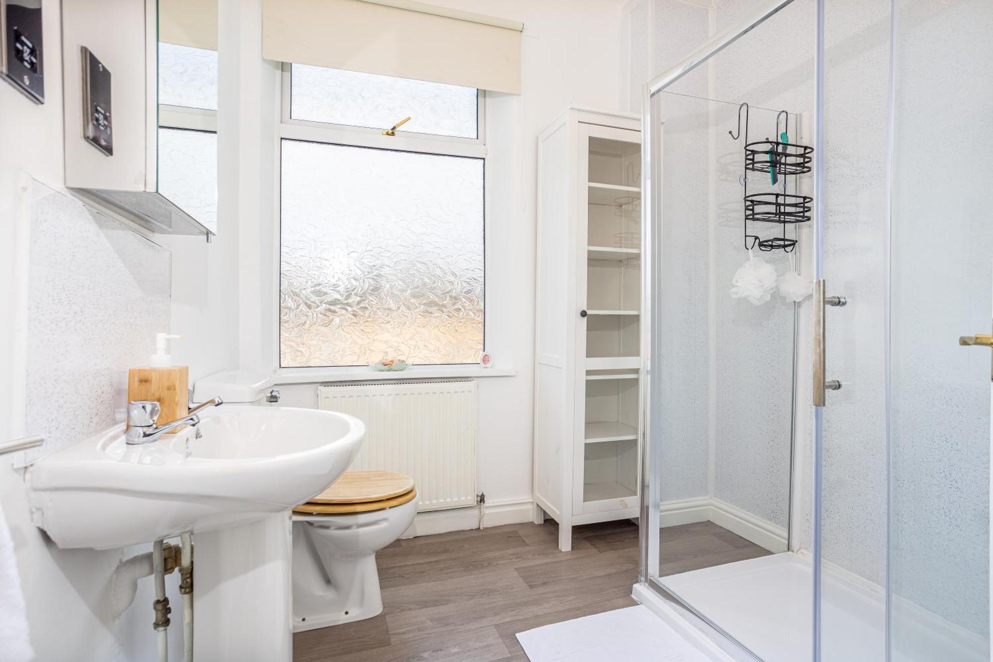 Coronation House By Yourstays - 3 Bedroom House In Newcastle-Under-Lyme Stoke-on-Trent Dış mekan fotoğraf