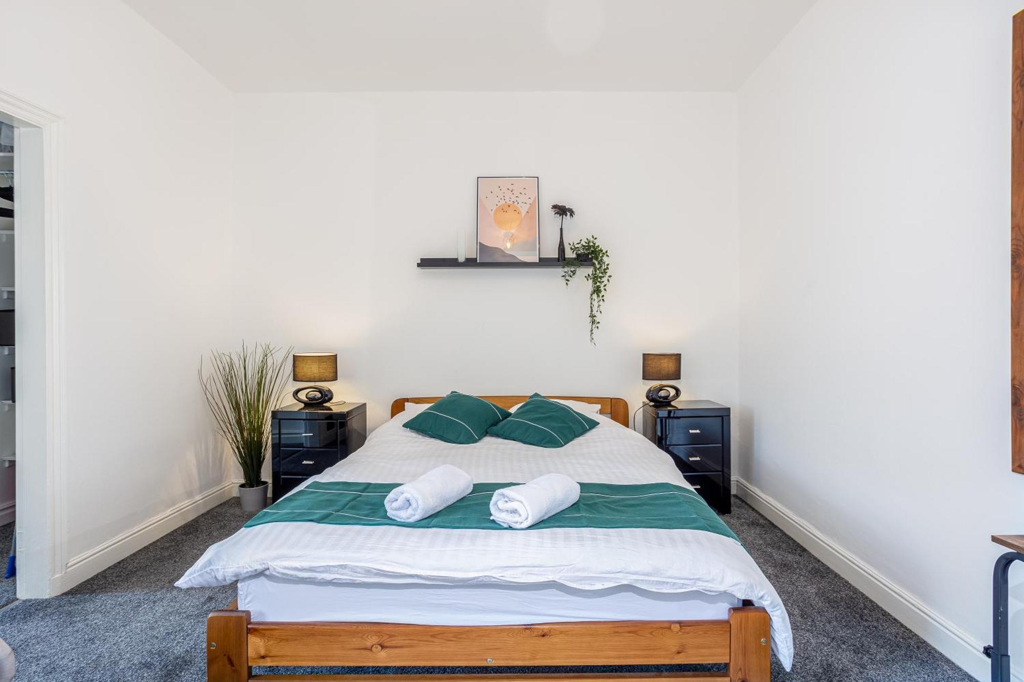 Coronation House By Yourstays - 3 Bedroom House In Newcastle-Under-Lyme Stoke-on-Trent Dış mekan fotoğraf