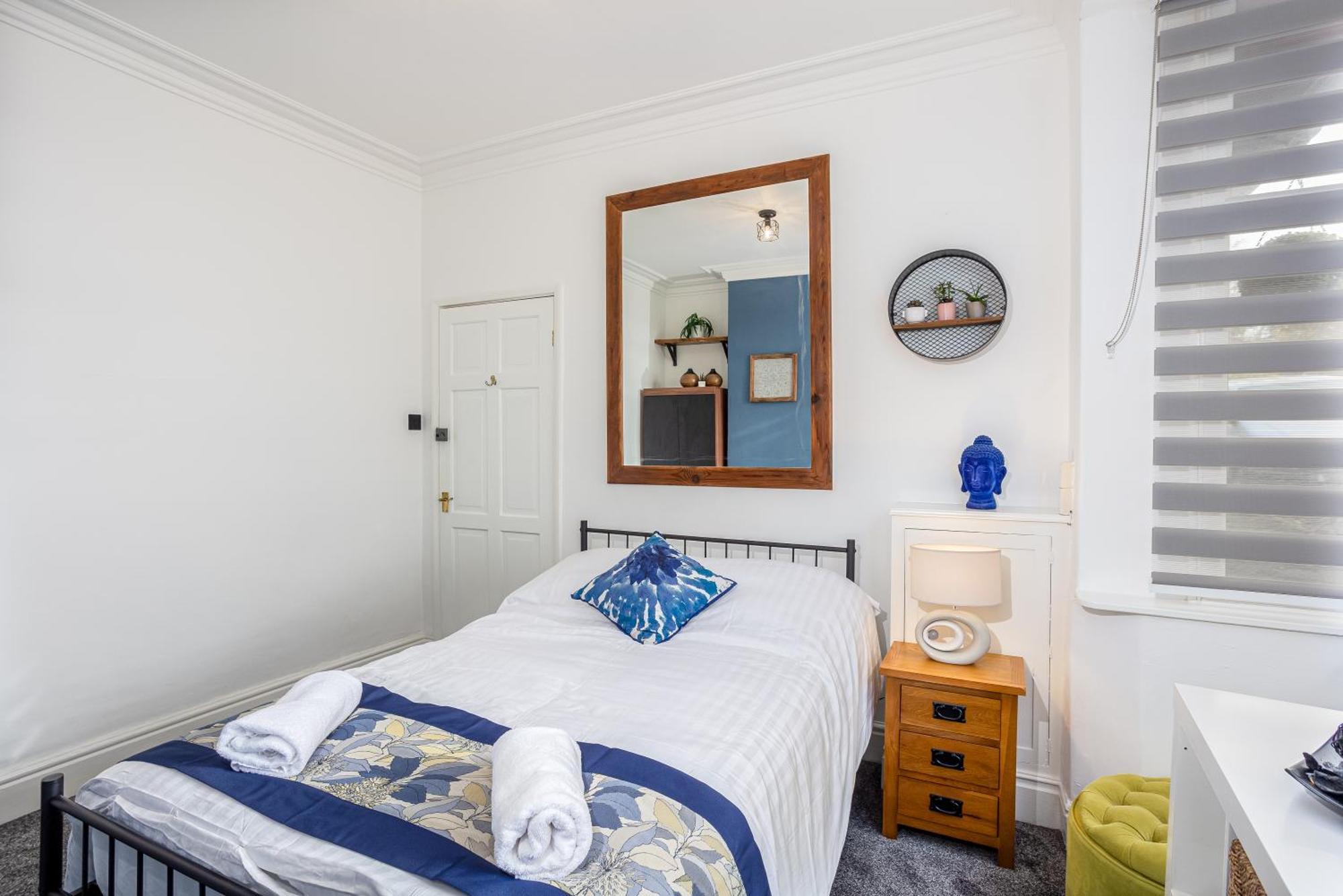 Coronation House By Yourstays - 3 Bedroom House In Newcastle-Under-Lyme Stoke-on-Trent Dış mekan fotoğraf